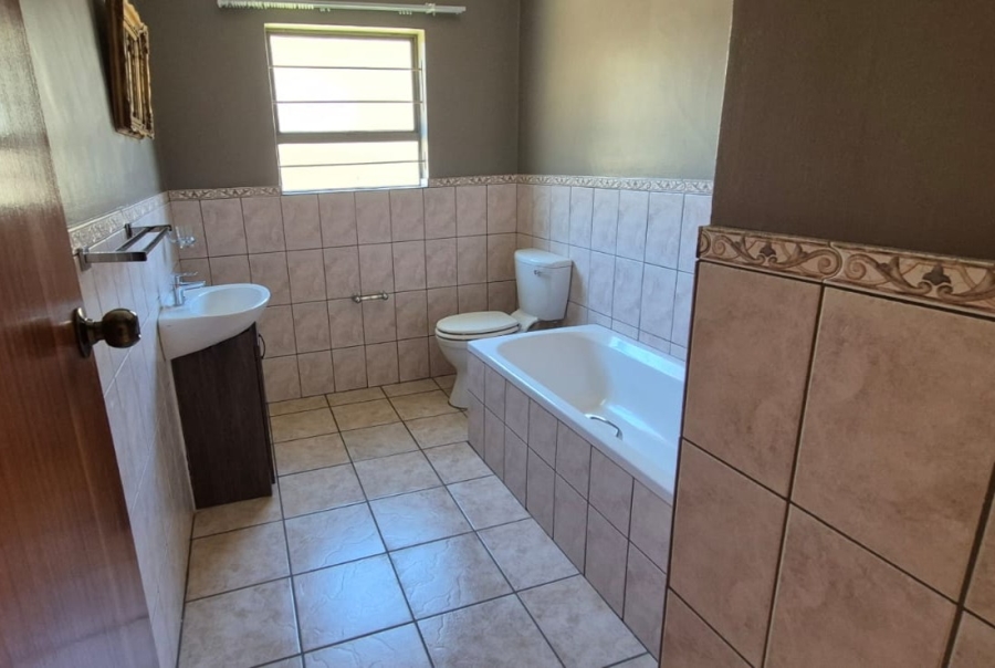 To Let 3 Bedroom Property for Rent in Safari Gardens North West